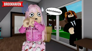 MUDEI DE CIDADE E FUI PERSEGUIDA POR UM ESTRANHO!😰😵| Historinhas Brookhaven RP 🏡 - ROBLOX