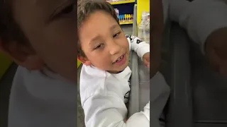 Tubarãozinho abriu cofrinho para comprar figurinha - Deixe seu like