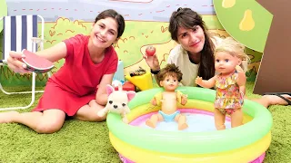 Çocuklar için havuz oyunu! Gül ve Mert havuz keyfi yapıyorlar! Ayşe ile bebek bakma oyunu
