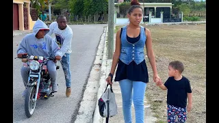 Asaltaron a esta muj3r pero cuando vieron la realidad no podían contener su lágrimas