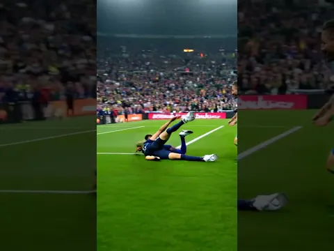 Célébration extraordinaire d'un but de Kylian Mbappé.
