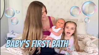 BABYS FIRST BATH!