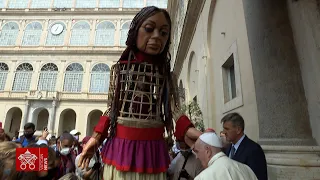El Papa Francisco recibe a la Pequeña Amán en el Vaticano (10 de septiembre de 2021)