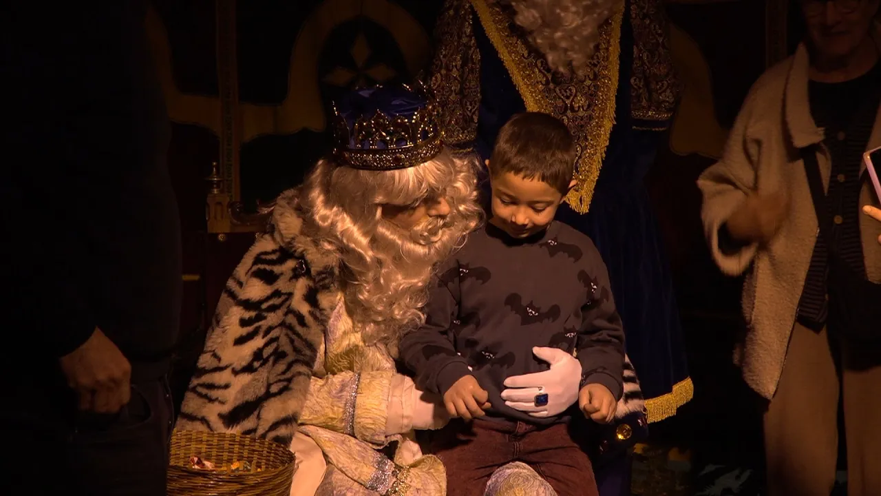 Els infants visiten el Campament reial de Torelló abans que vinguin els Reis d’Orient