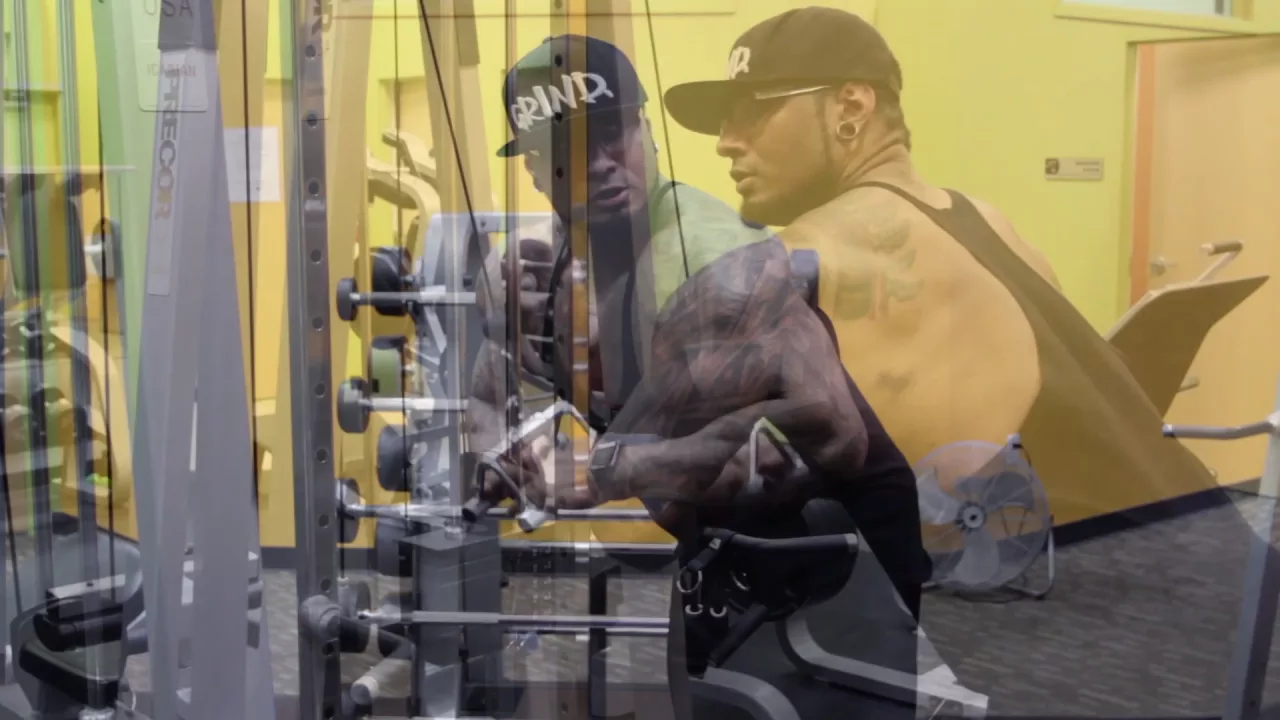 Image Trizepsdrücken mit V-Griff