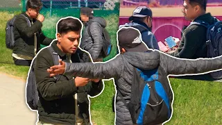 Le pagué con billetes falsos a un vendedor de celulares robados