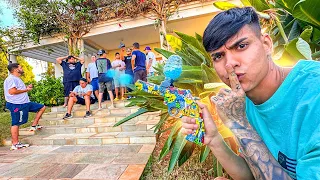 IRRITANDO MEUS AMIGOS COM MEU NOVO BRINQUEDO DE ORBEEZ *ATIREI NELES*