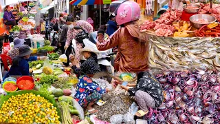 Amazing street market in Cambodia with grilled coconut, vegetables, fish, meat and more.