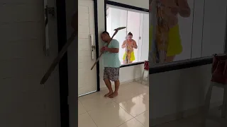 Esposa espera na porta a esposa. #foryou #humor #brasilcomedia #comedia #casal
