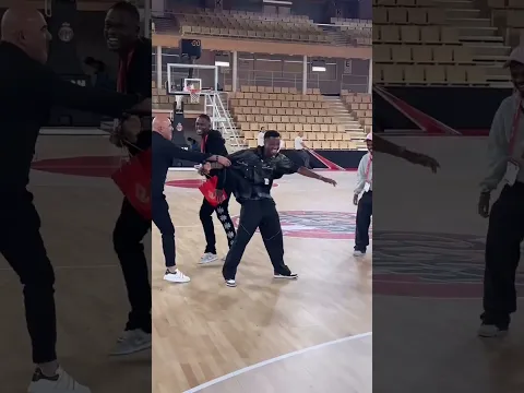 ⚽️🤝🏀 #asmonaco can ball ! #paulpogba #pogba #basketball #football #ansufati #deniszakaria