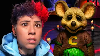 🚫 CORTÉ Y ABRI un MUÑECO de CHUCK E CHEESE a las 3:00 A.M y ESTÁ M3LDIT0!!😱🧀😈