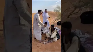 سعودي ينقذ سودانيين وجدهم بين الحياة والموت في الصحراء