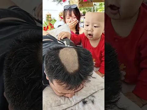 baby playing with Dad is so funny 😝😝🤤🤣🤣😂아기가 아빠와 노는 모습이 정말 웃겨요.