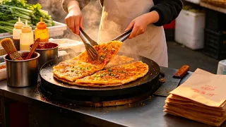 【LIVE】The young woman sells savory pancakes at the morning market.