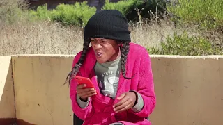 Troy April- Batho tlhe le tlaa re tshwarisa aoo.