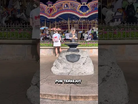 Bocil mengangkat pedang dibatu disney #shortvideo #shorts