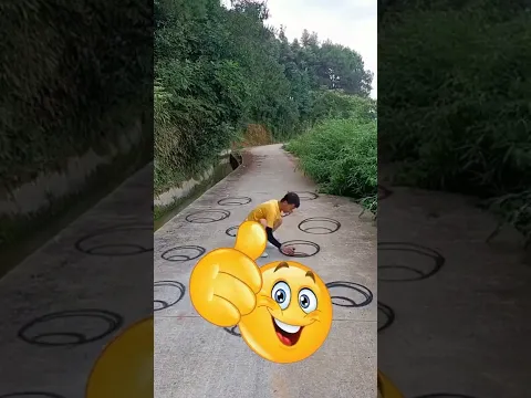 रोड़ पर 3d आर्ट बनाकर लोगो के होशउड़ा दिए 🤣 Wait for end #shorts 3d art painting on road
