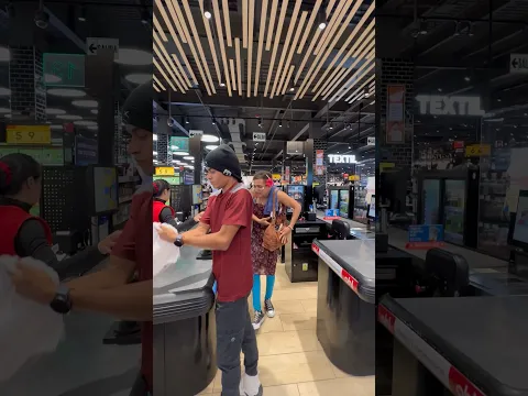 Cuando vas de compras con tu mamá 😂