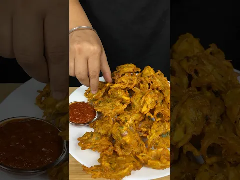 Aloo Pyaaj ke Pakode ASMR Cooking #shorts #asmr #food #cooking #indianasmrworld #snacks #pakoda