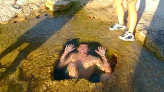 ¡ESTE NADADOR QUEDÓ ATRAPADO BAJO EL HIELO! 😇🥶