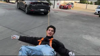 hizo el video mas peligro de todos..(me arrastra un auto)