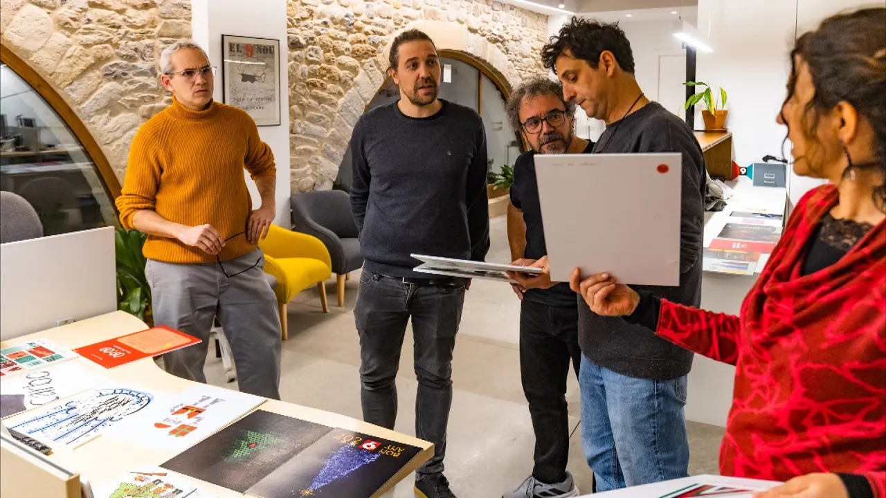 EL 9 NOU escull la guanyadora del concurs de portades