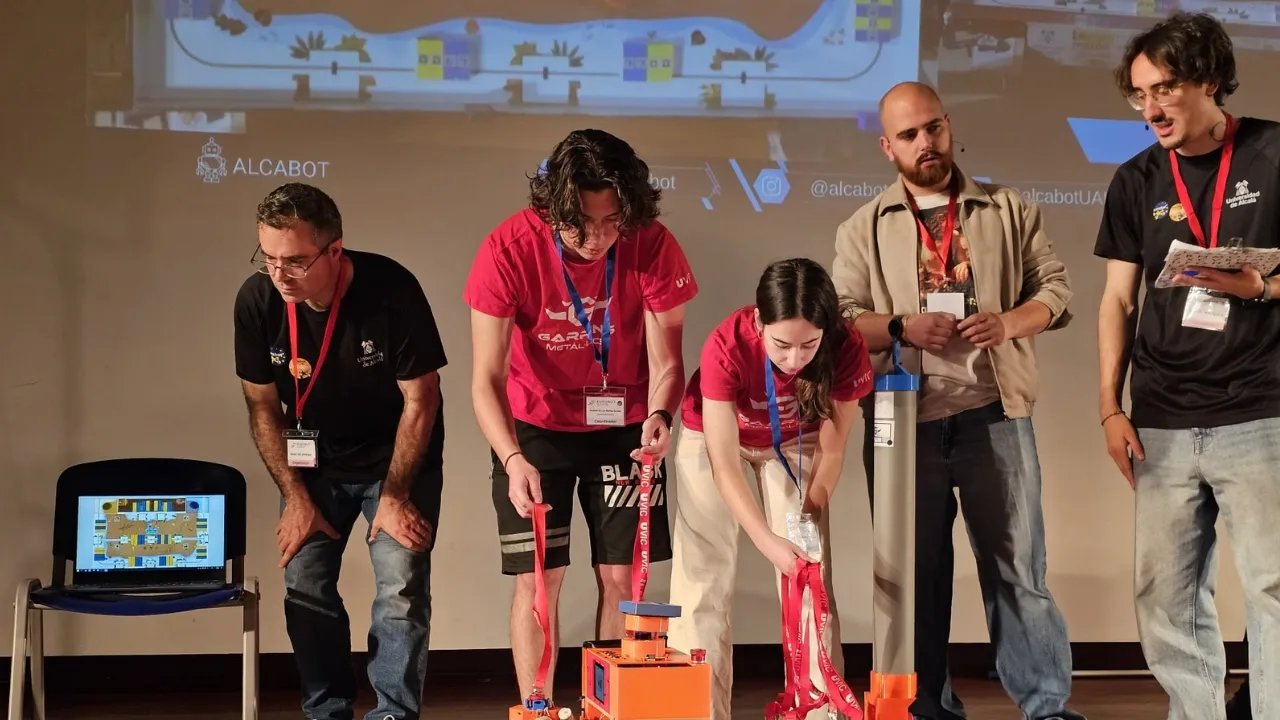 Els Garrins metàl·lics de la UVic van a la final mundial de l’Eurobot de robòtica a França