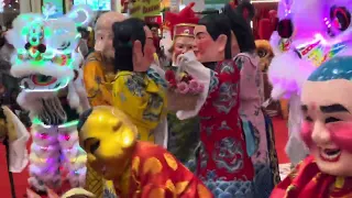 ម៉ុងសាយរាំជុំគ្នានៅផ្សារទំនើប AEon 1