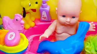 Take Care of Baby Doll Sister Bath Routine! Baby Doll Sister Clothes Washing.
