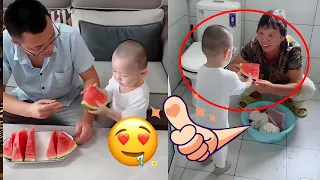 人类幼崽有多懂事！好吃的先给奶奶吃，爸爸尴尬了！#funny #baby #cute #人类幼崽成长记 #爸爸带娃