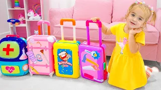 Alice y su tía preparan una maleta y se van de viaje