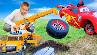Damian helps his sister learning  some traffic rules | Kidscoco Club