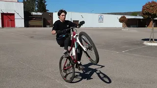 J’APPRENDS À UN DÉBUTANT DE 14 ANS À FAIRE DES WHEELING ! 😱 #Ep7