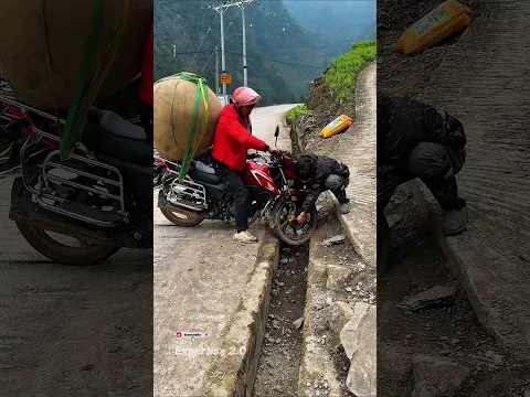 Walking Way is Very Bad 😭 A Good Driver Stop The Car & Helped The Motorcycle 🏍️ Man & Fixed The Way