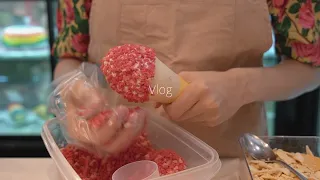 [cafe vlog] staff run away🥲 | 🌸cherry blossom ice cream👼 | pink ice cream~~ | walk around with dog
