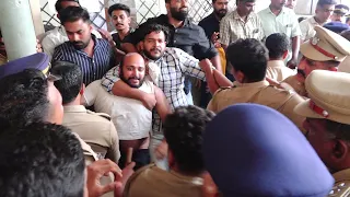 കോട്ടക്കലിൽ യൂത്ത് ലീഗ് - DYFl സംഘർഷം ;  പോലീസ് ലാത്തി വീശി...നിരവധി പേർക്ക് പരിക്ക്