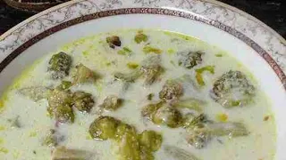 عكوب باللبن او كعوب باللبن و لحم الغنم بعظمه يقدم من رز ابيض اكلة الربيع المنتظره العكوب اللذيذ