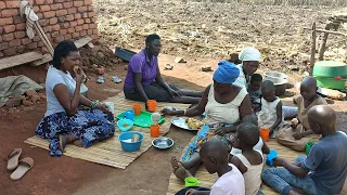 Village life in Uganda/cooking delicious snacks for breakfast// African kids #villagelife #africa