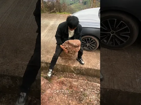Heroes of humanity 🙏  a kindness driver stops and fix the way to pass people easily 💖😱 #humanity