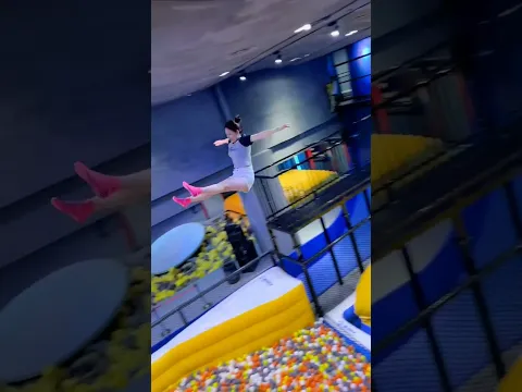 ####8576This trampoline😳😳😂is so helpful, fly through the air like supermanWould you like to try iton