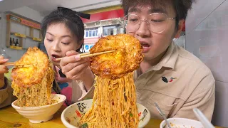 在万州吃面的一天有多爽？芥末凉面、杂酱面、鲜味包面，你喜欢哪个？| 重庆美食【盗月社】