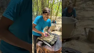 আস্ত ঘোড়ার পা খেলাম।