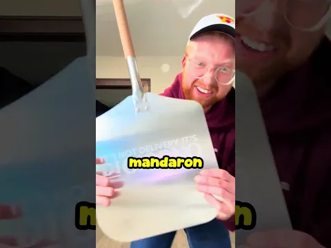 EL CHICO NO SABÍA COMO SACAR SU PIZZA DEL HORNO 😂