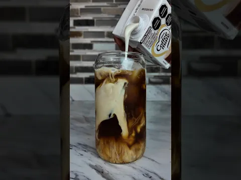 Café con Agua de Coco ? 😱🥥☕️ #sisomosgemelos #receta #cafe #coco #recetafacil
