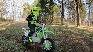 Razor Dirt Rocket SX500 McGrath Electric Dirt Bike Green Unboxing, Assembly and Playtime