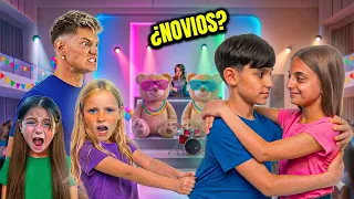 PEPE LE DA UN BESO A SU NUEVA NOVIA