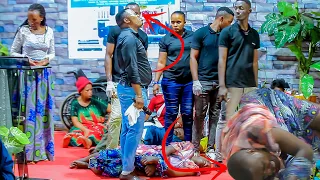 YOO IBIBAYE KURI UYU MUKOBWA BITUMWE NA PROPHET FISTON ARIRA😭 AMADAYIMONI AMUGARAGURIYE MURUSENGERO