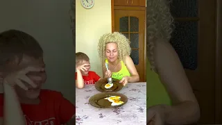 We try an egg from the store and a homemade egg...Which one tastes better? #пробуемеду  #пробуем