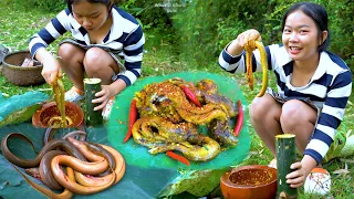 Solo Survival Food - Beautiful Girl Cooking Eels the Bamboo [ Bamboo Eels ]