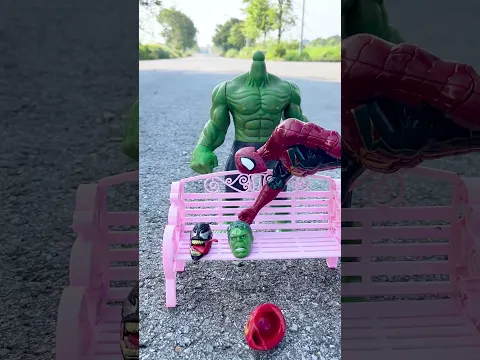 Spiderman Picks Hulk Head #marveltoys #spiderman